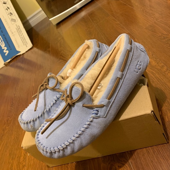 UGG Loafer - Picture 2 of 7